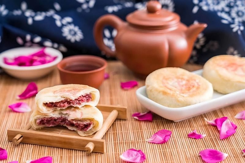 Bánh hoa hồng Trung Quốc: Khám phá món ăn vặt “gây bão” mạng xã hội