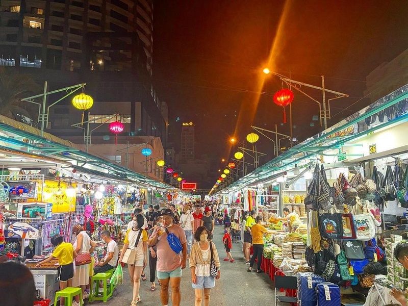 Chợ đêm Nha Trang – Thiên đường ẩm thực và mua sắm không thể bỏ lỡ
