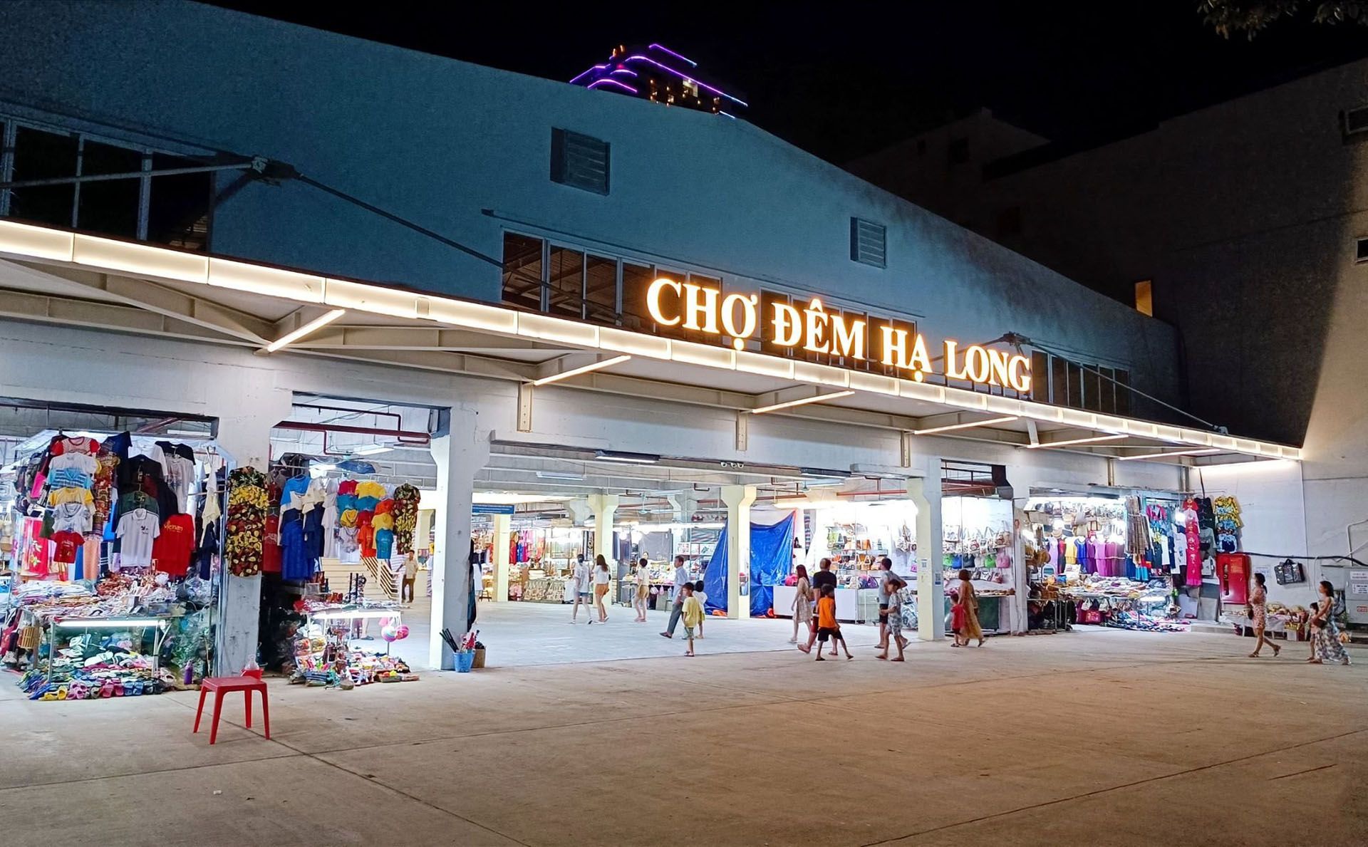 Khám phá chợ đêm Hạ Long – Thiên đường mua sắm