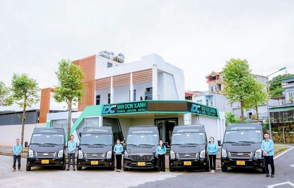 Xe limousine Vân Đồn Xanh hiện đại