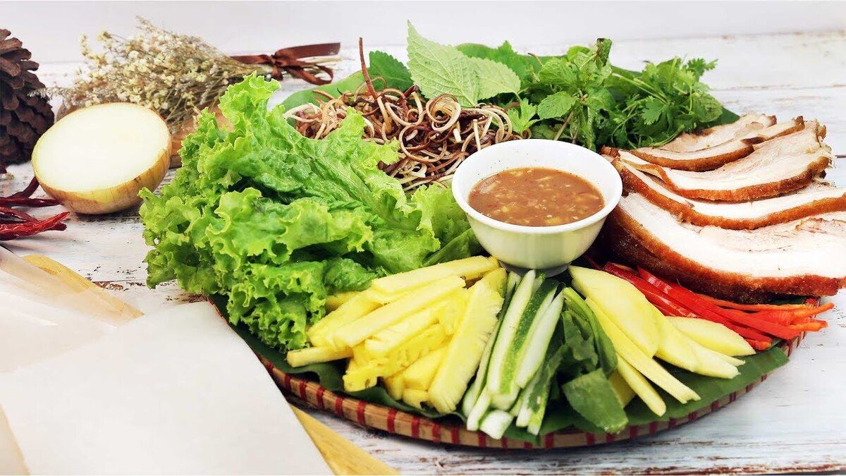 Quán Bà Mua - Địa chỉ thưởng thức thịt heo cuốn bánh tráng Đà Nẵng chuẩn vị