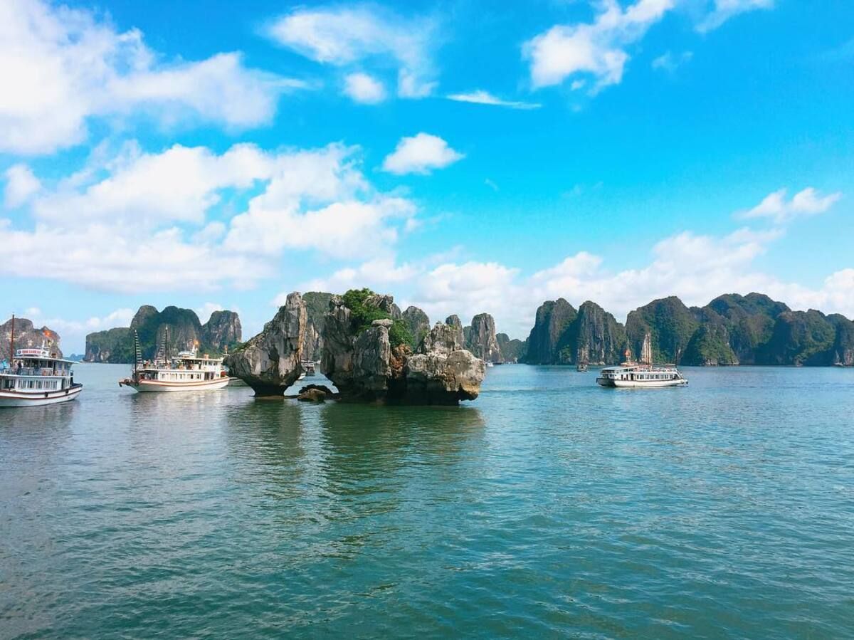 Hòn Trống Mái - lặng lẽ và thiêng liêng như biểu tượng của tình yêu vĩnh cửu