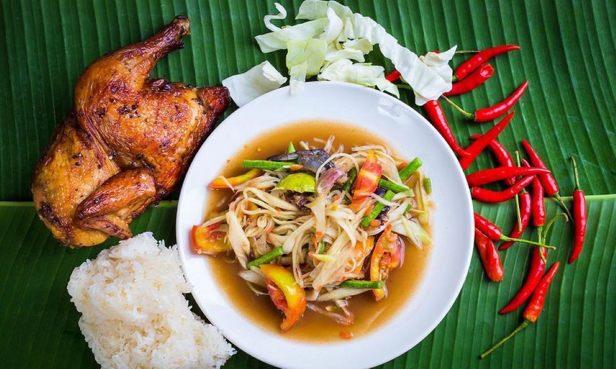 Gai Yang with Khao Niao (Cơm nếp và gà nướng)