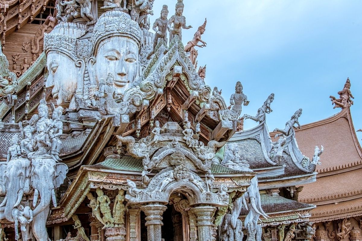Tượng gỗ điêu khắc tay – kết tinh văn hóa và triết lý phương Đông