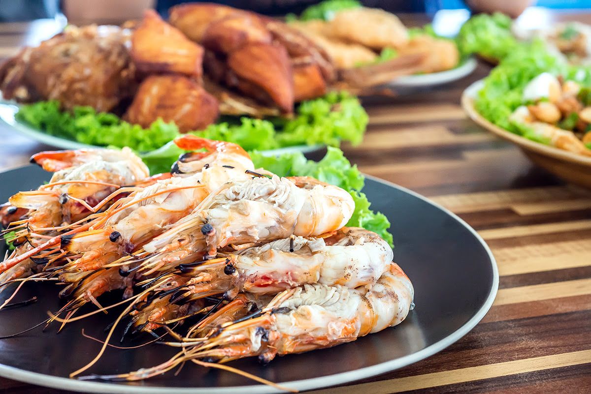 Hải sản nướng tươi rói bên bờ biển Pattaya