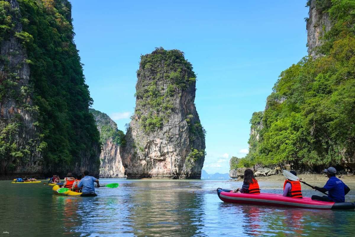 Chèo thuyền kayak ở vịnh Phang Nga