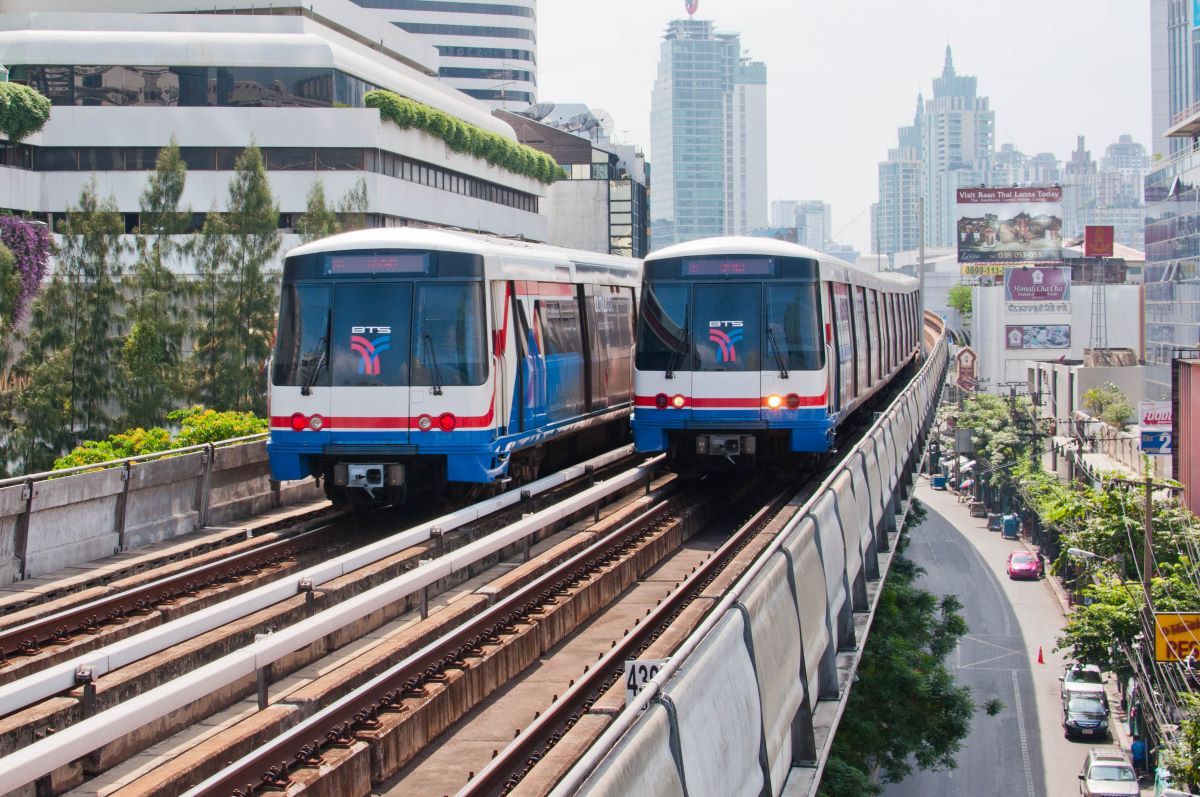 Di chuyển kết hợp giữa phà và BTS Skytrain