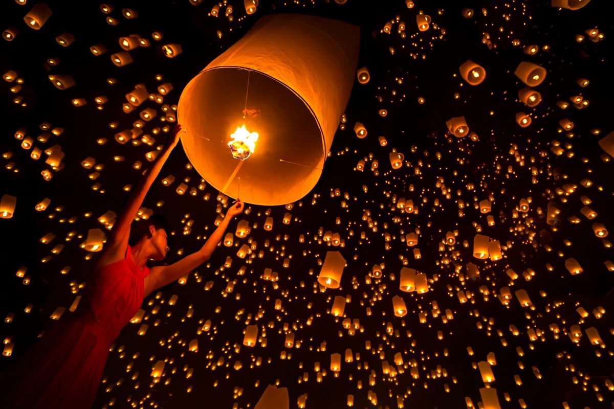 Viết ước nguyện và thả đèn trời