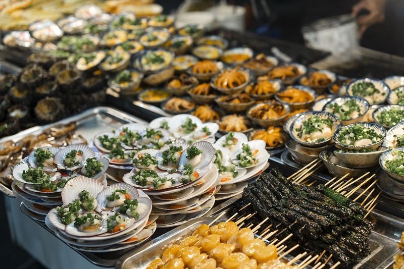 Thưởng thức đặc sản địa phương