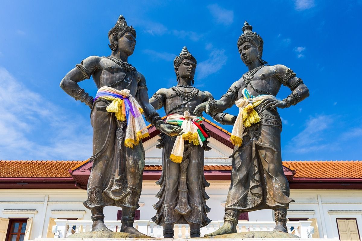 Tượng đài Ba Vua