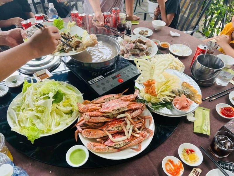 Thưởng thức ẩm thực phong phú
