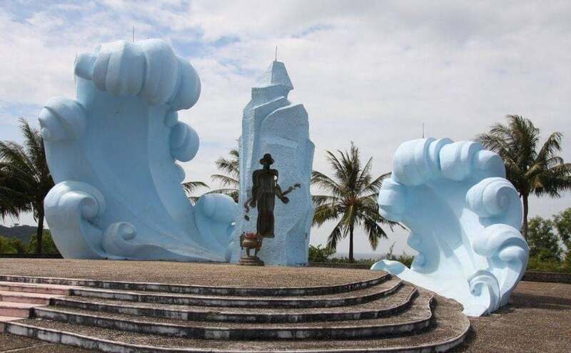 Tượng đài tưởng niệm