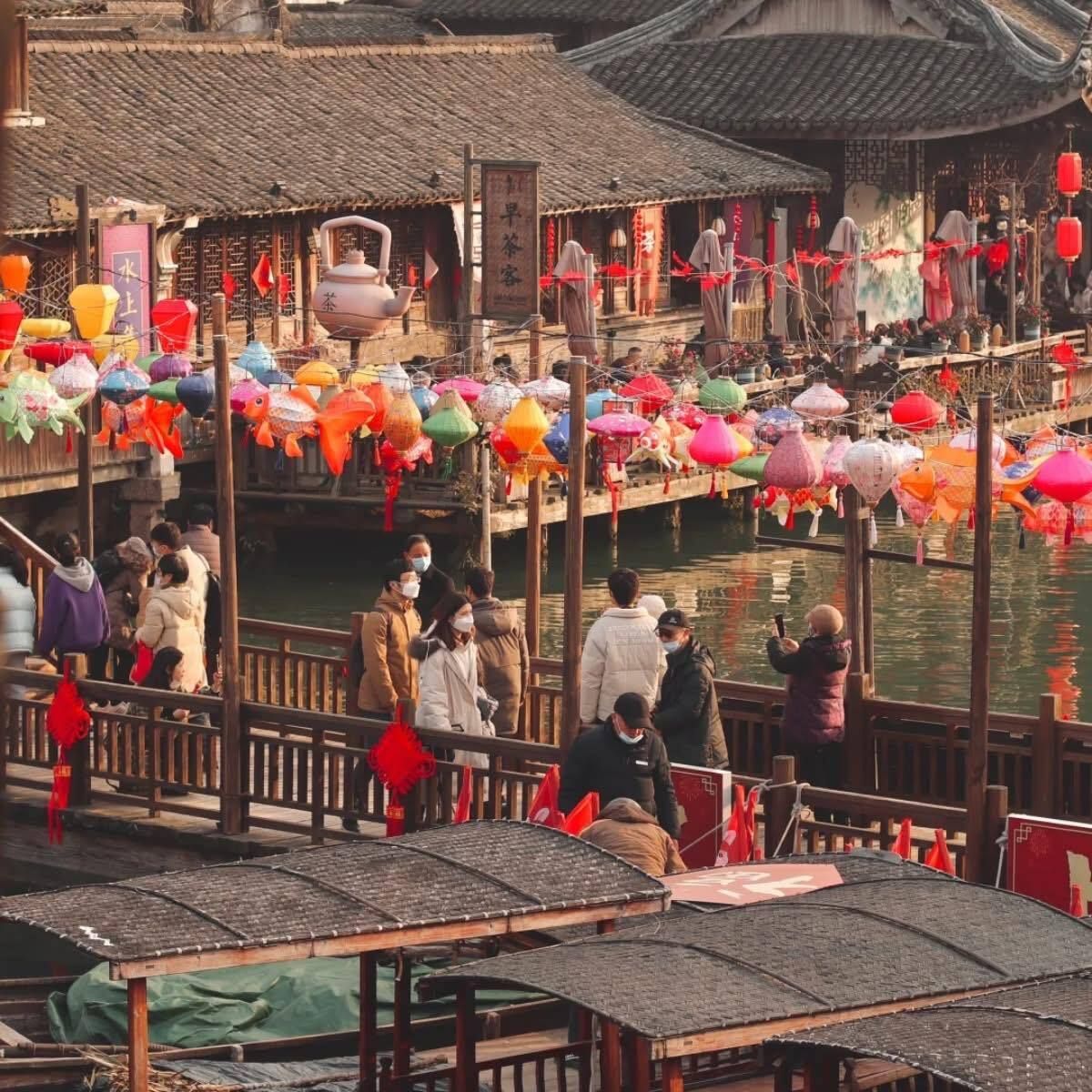Mùa xuân Ô Trấn thơ mộng nhưng ẩm ướt