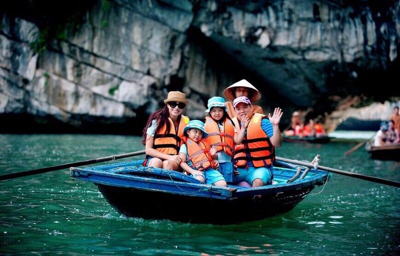 Một vài hình ảnh check-in của du khách ở hang Luồn