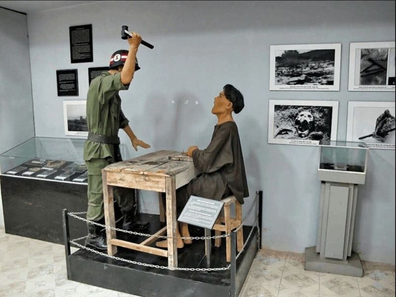 Khu trưng bày tái hiện cuộc sống tù nhân