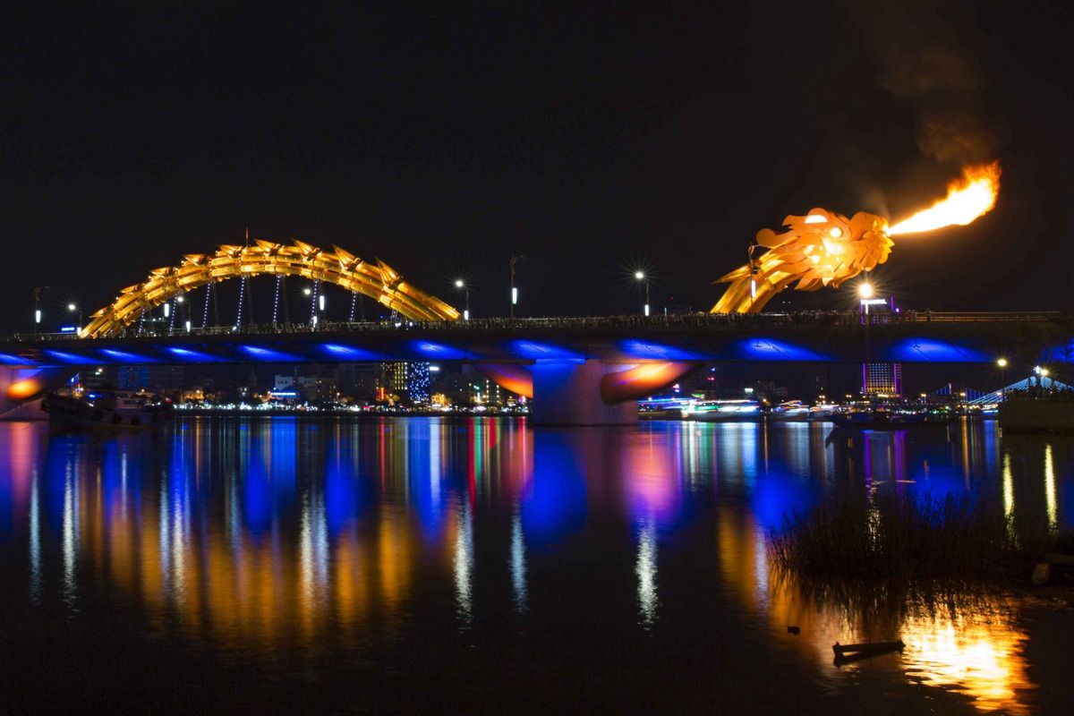 Ngắm Cầu Rồng phun lửa, phun nước