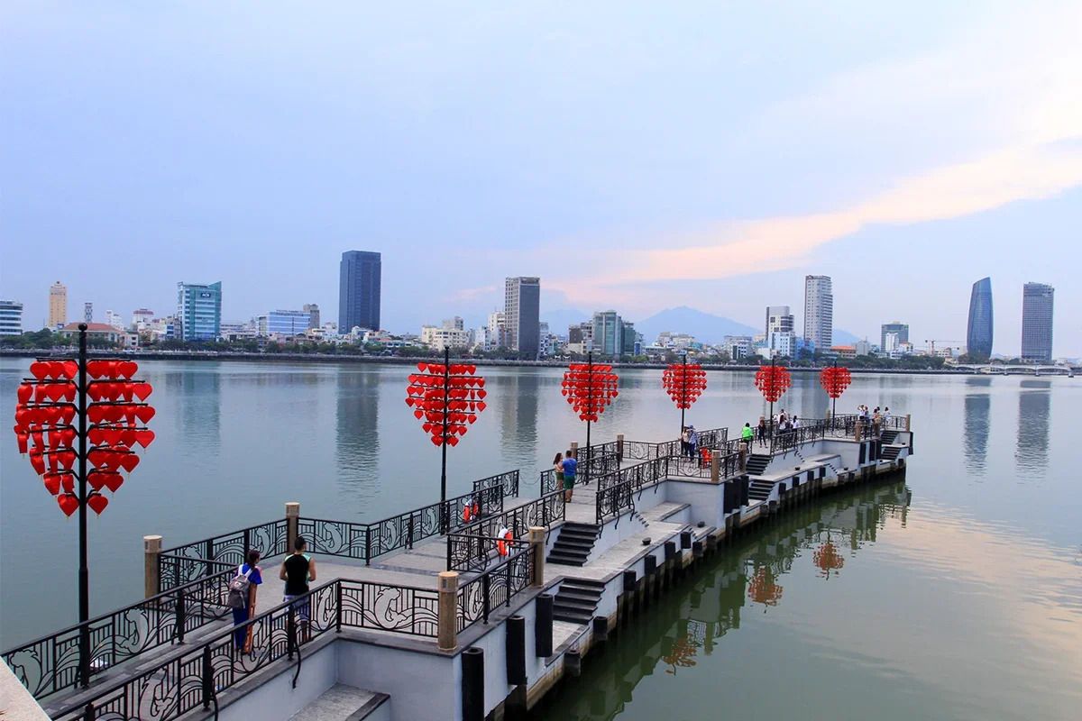 Đường đi đến cầu tình yêu Đà Nẵng