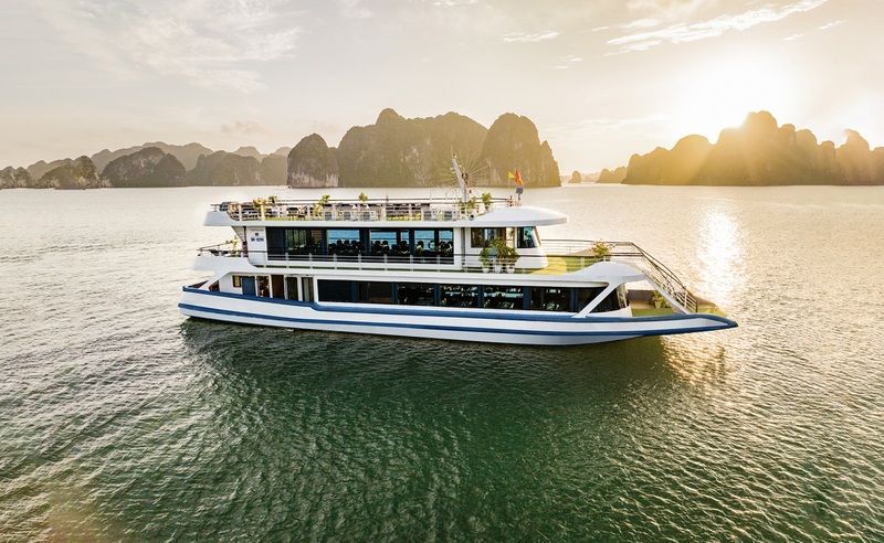 Thuê du thuyền khám phá vịnh Hạ Long