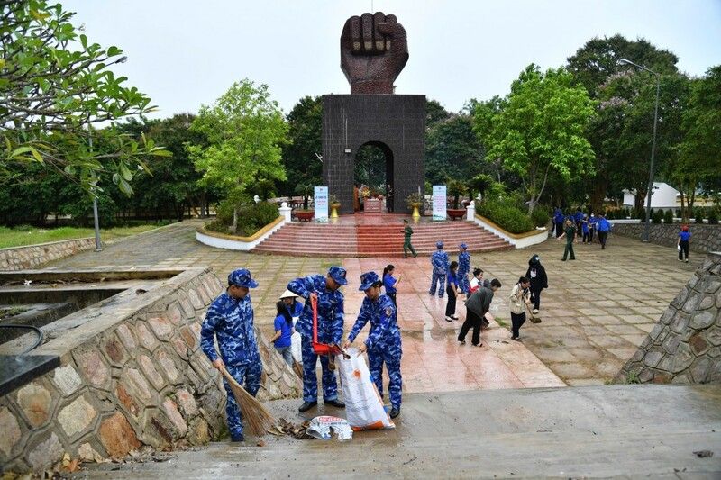 Tượng đài tưởng niệm