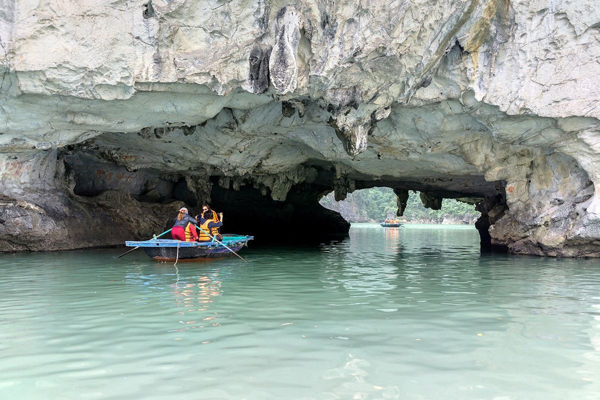 Giới thiệu về hang Luồn