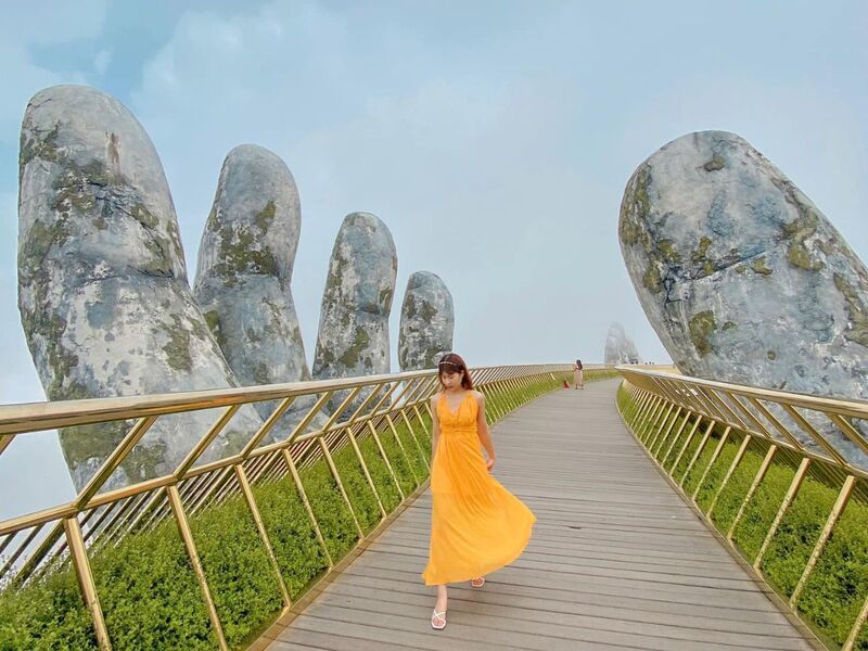 Check-in sống ảo tại Cầu Vàng