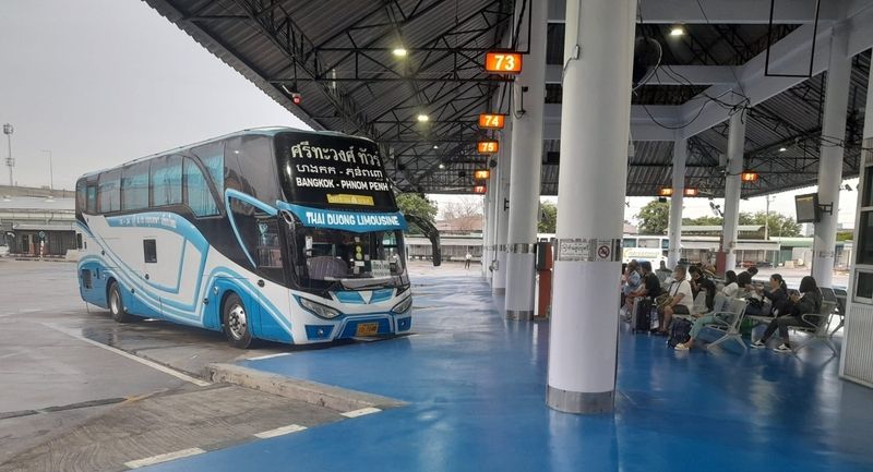Di chuyển bằng xe buýt đường dài 