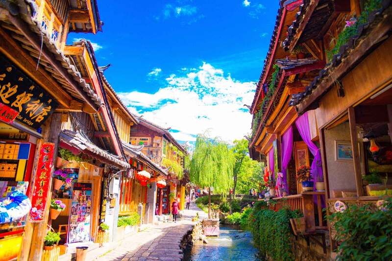 Du lịch Lệ Giang nên đi tour hay đi tự túc?