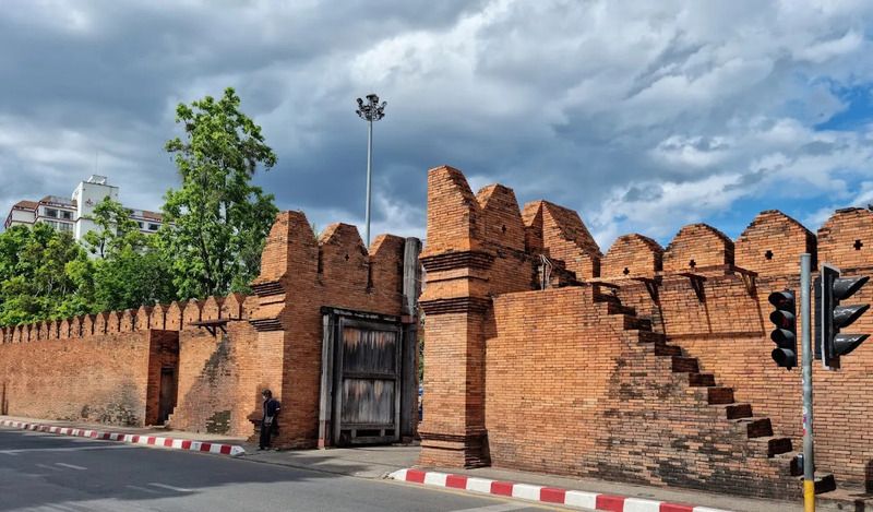 Tha Phae Gate & Di tích thành cổ