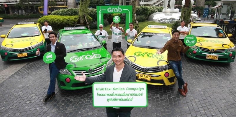 Taxi hoặc Grab 
