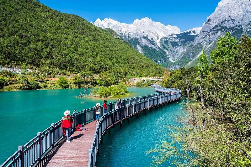 Du lịch Lệ Giang nên đi tour hay đi tự túc?