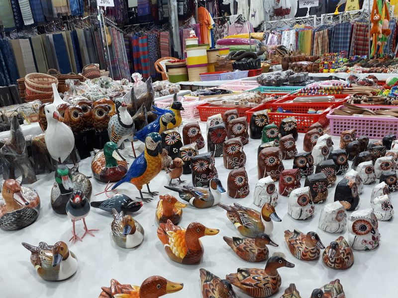 Quà lưu niệm và thủ công mỹ nghệ