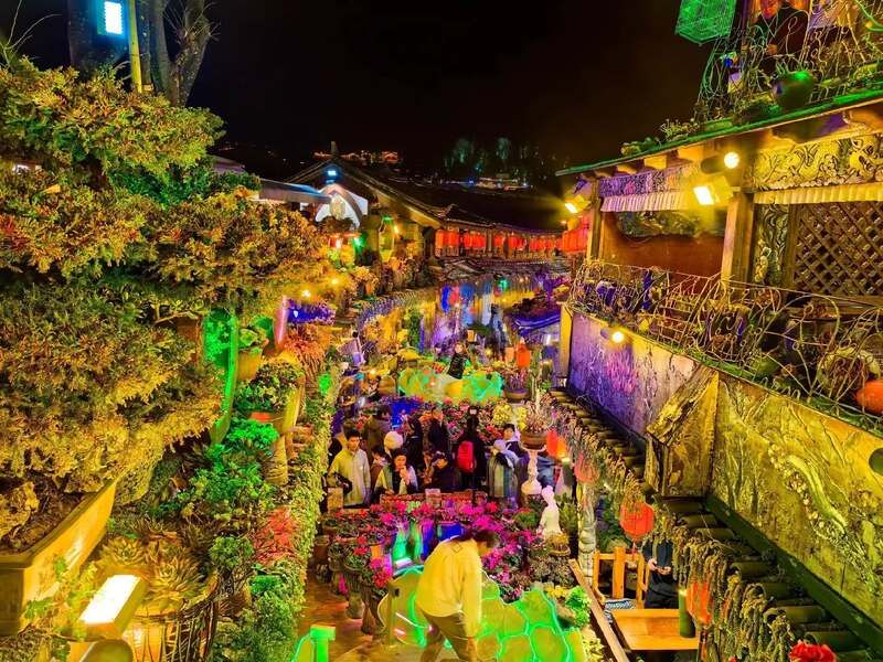 Mua sắm ở chợ đêm Lệ Giang