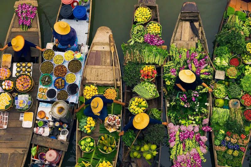 Mua sắm tại chợ nổi ven sông