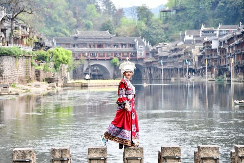 Phượng Hoàng Cổ Trấn