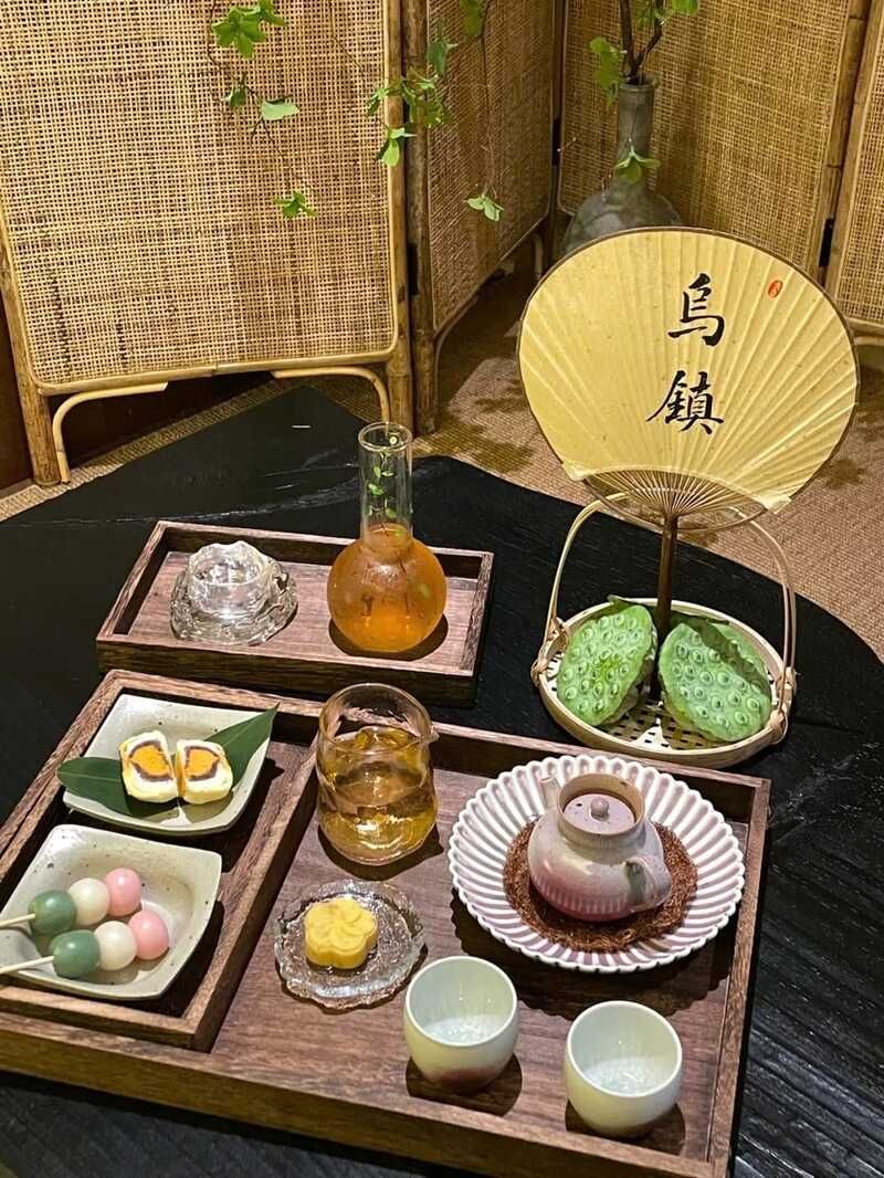 Thưởng trà và đọc sách
