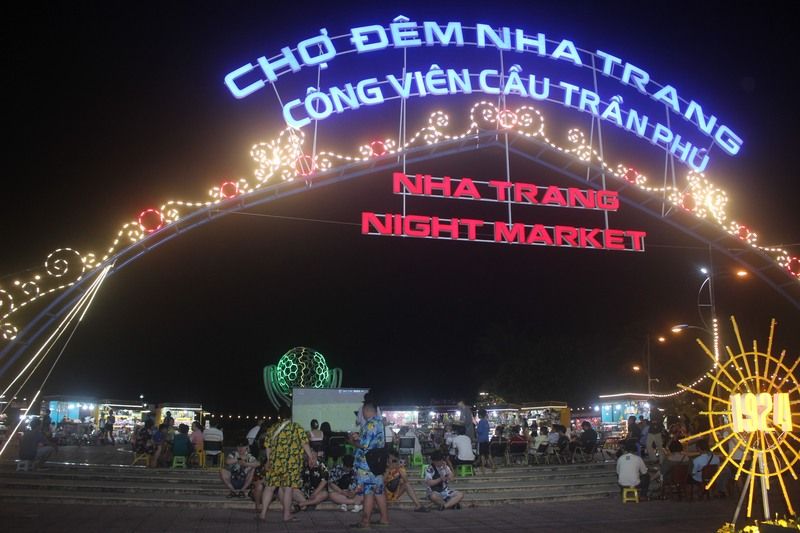 Chợ đêm Trần Phú