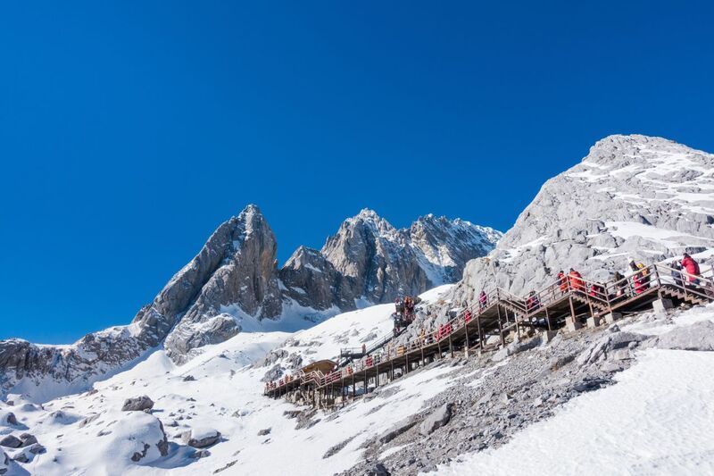 Núi Tuyết Ngọc Long cao bao nhiêu mét?