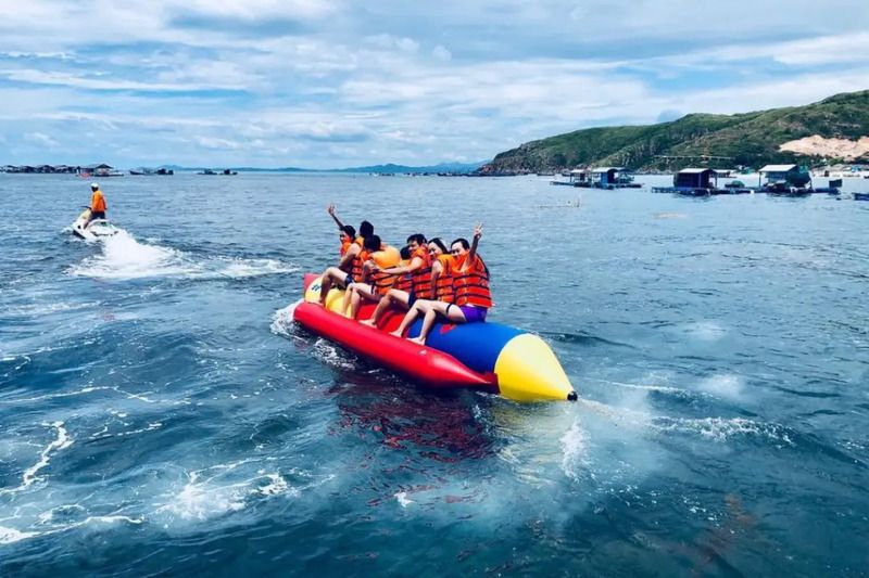 Thuyền chuối và thuyền kayak