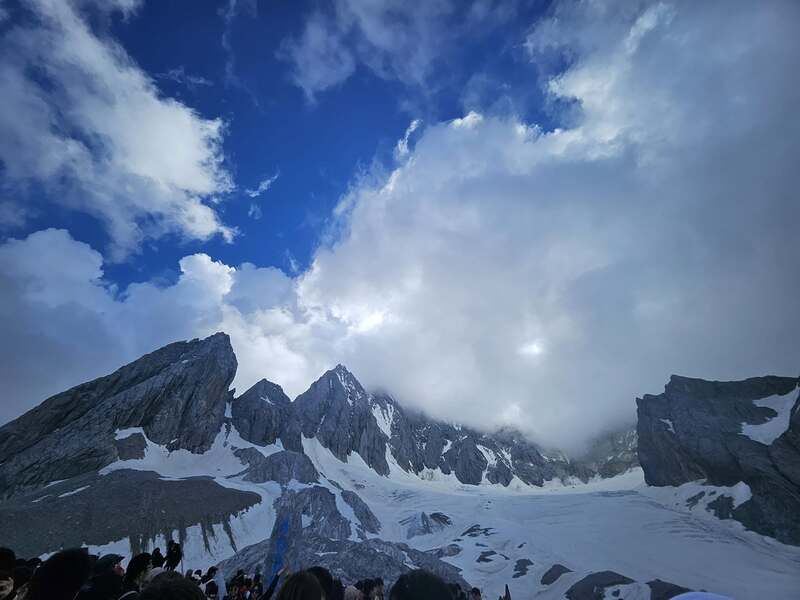 Núi Tuyết Ngọc Long cao bao nhiêu mét?