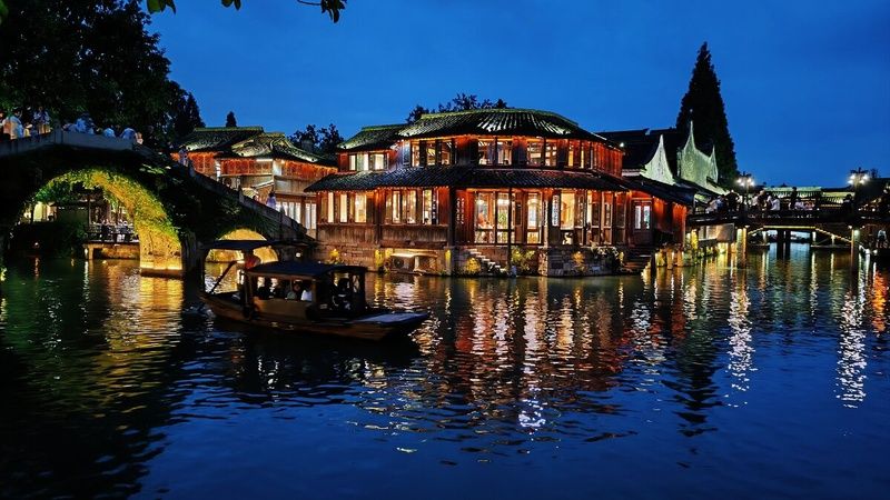 Khu phố cổ ven sông
