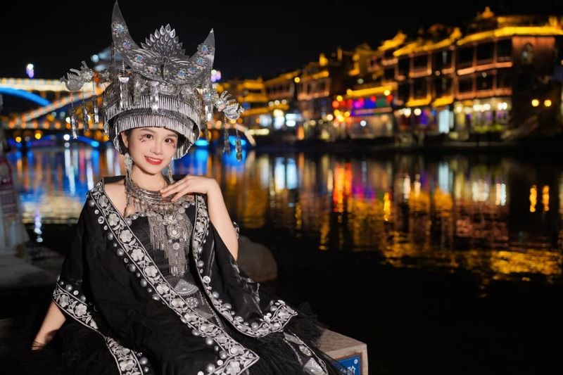 Phượng Hoàng cổ trấn về đêm