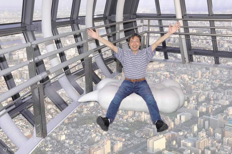 Check-in với sàn kính Skywalk trong suốt