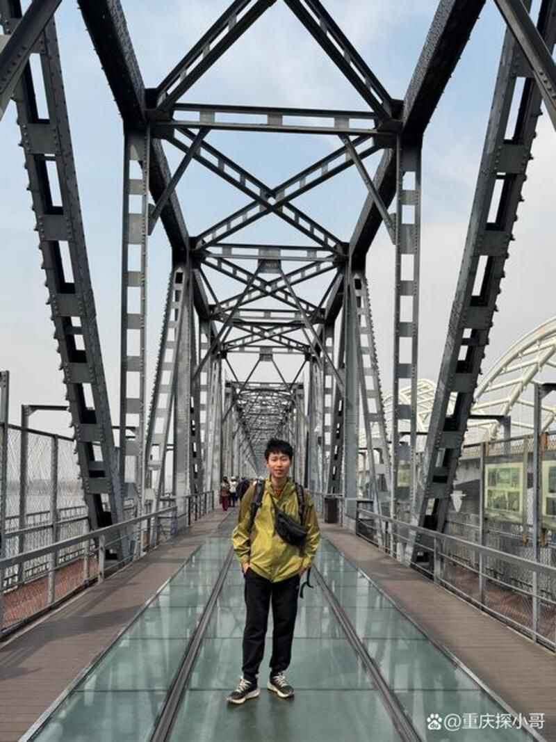 Cầu kính trên tuyến đường sắt Trung Đông