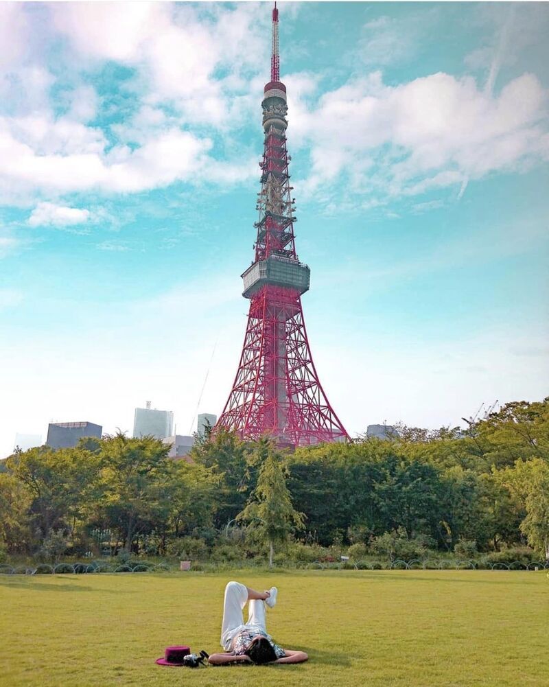 Chụp ảnh Tháp Tokyo từ Công viên Shiba