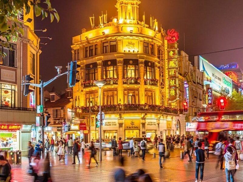 Dạo phố và mua sắm thả ga