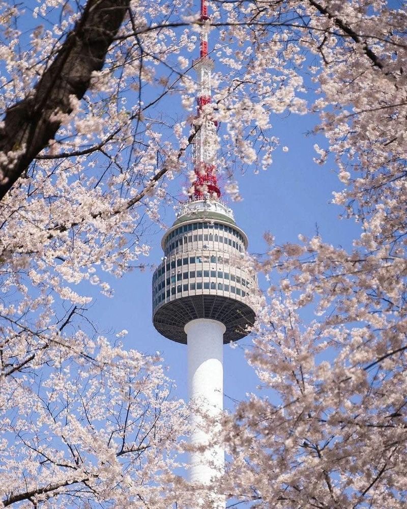 Tháp Nam San (N Seoul Tower)