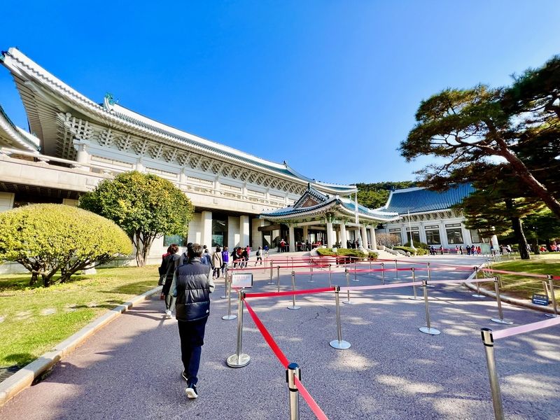 Nhà Xanh (The Blue House) – Phủ Tổng Thống