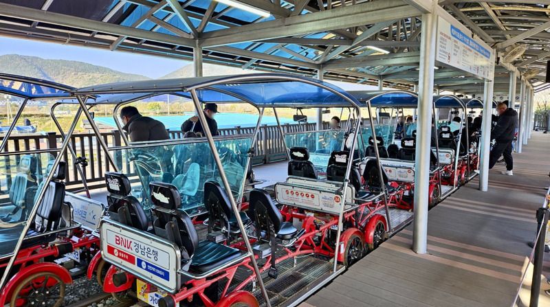 Trải nghiệm đạp xe trượt trên đường ray qua Cầu Nakdong