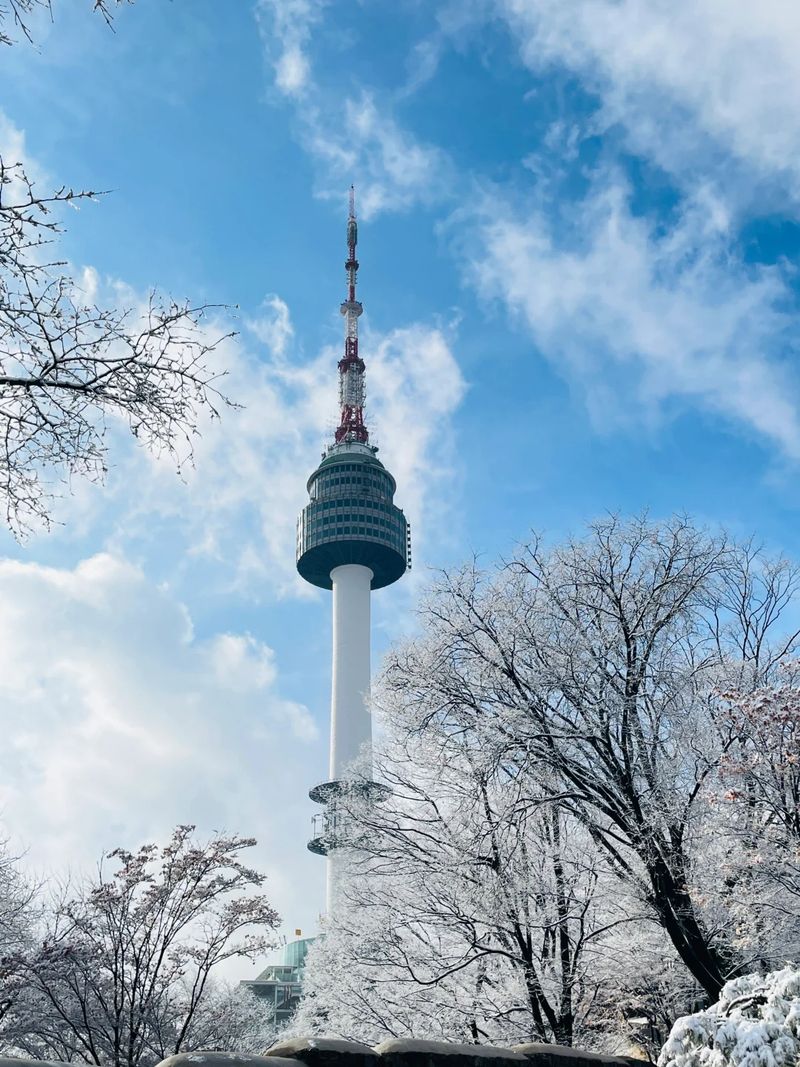 Tháp Nam San (N Seoul Tower)
