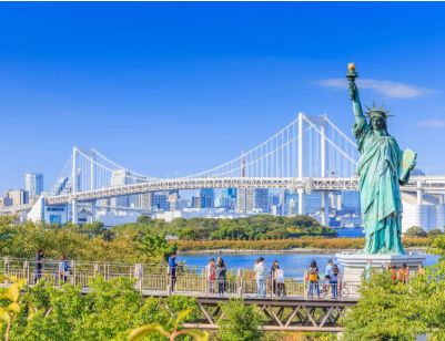 A statue of liberty with a bridge in the background
<p>Description automatically generated" width="219" height="203"></figure><p><meta></p><p style=